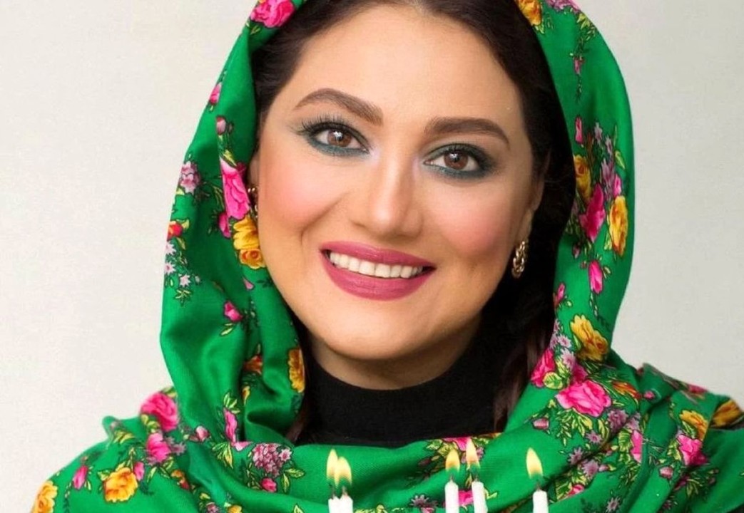 جلب توجه شبنم مقدمی با ژست عجیبش | خانم بازیگر با این عکس سوژه شد